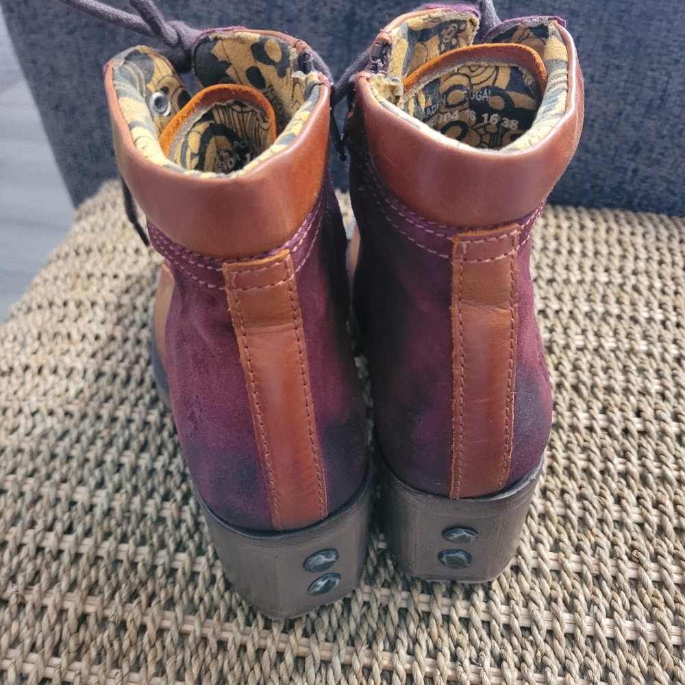 Boots - Picture 5 of 9